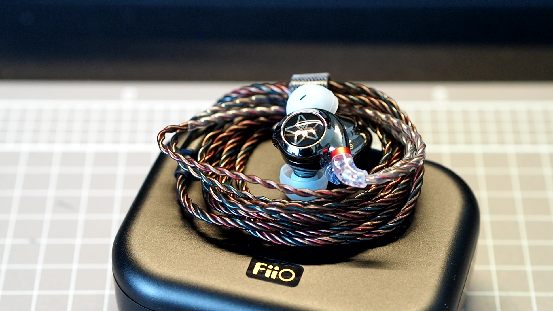 FiiO FH11 - Entry level hybrid - In-ear Gems